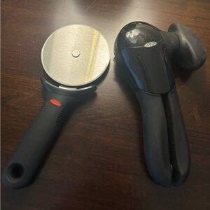 NWOT OXO Pizza cutter & can opener